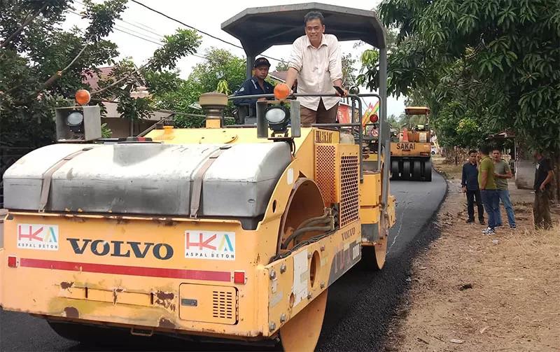 Jelang Pacu Jalur, Digesa Perbaikan Jalan Desa Seberang Taluk